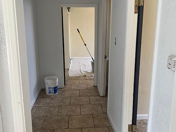 3rd image of 1109 W 93rd St
