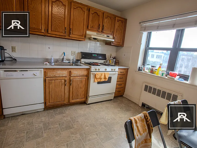 34 Harvard Ave #A — Photo 3
