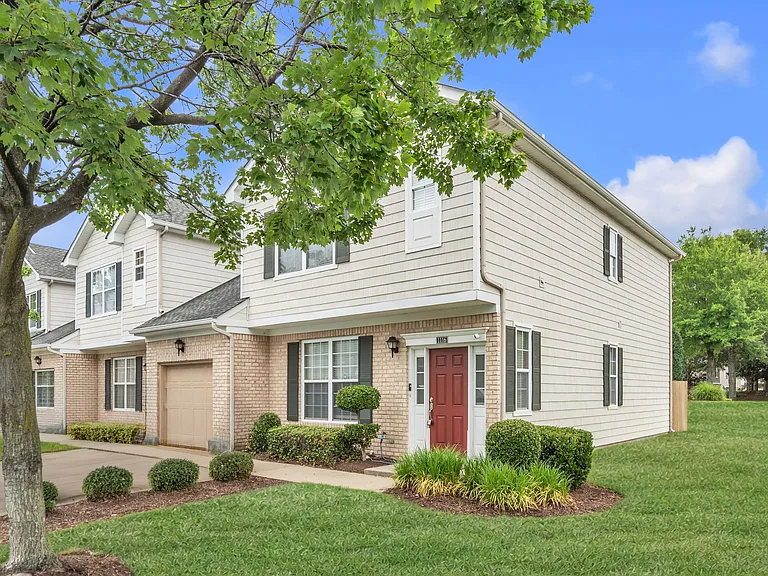 1116 Westbriar Dr — Photo 2