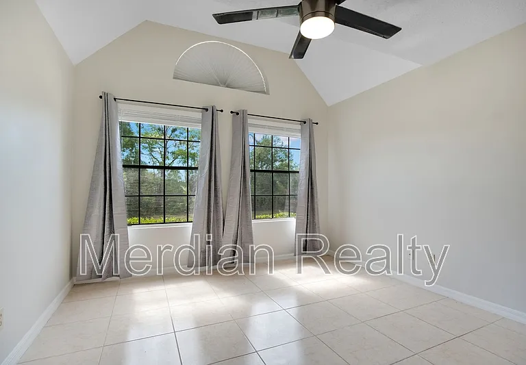 305 Lakepointe Dr #104 — Photo 6