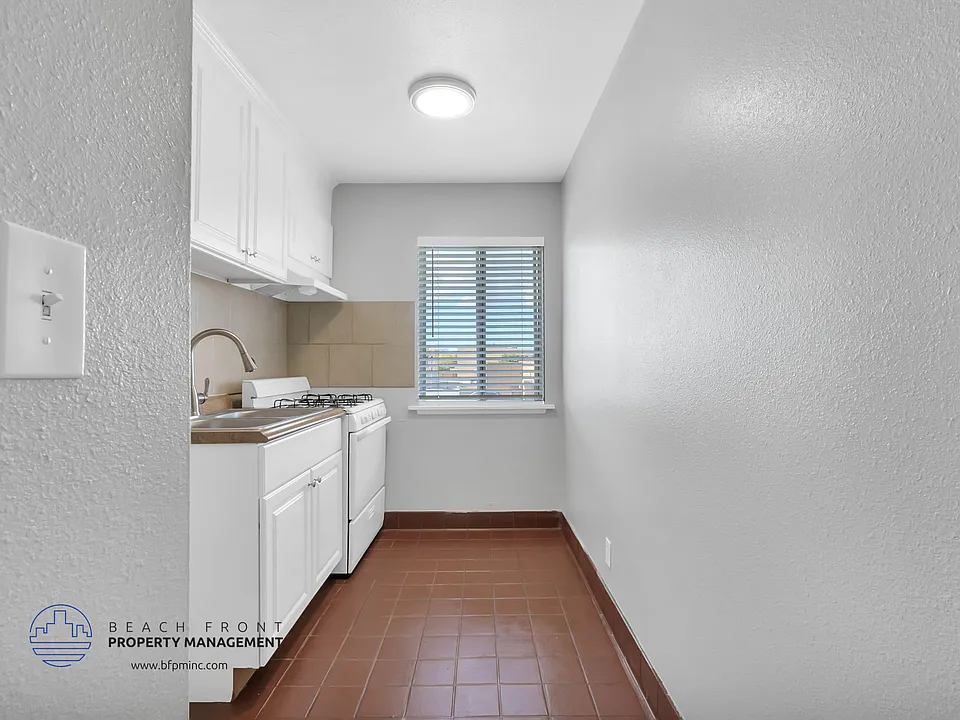 228 West Carson
