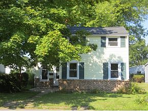 1st image of 611 River St