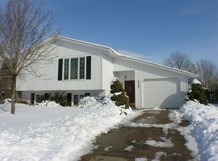 3363 Overland Dr, Bettendorf, IA 52722