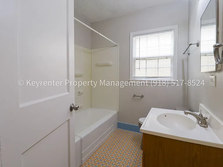 3322 E 23rd St — Photo 26