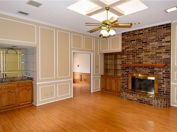 2nd image of 320 Clear Haven Dr
