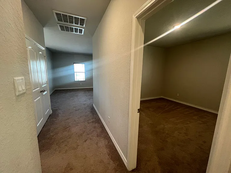 23118 Lexington Park — Photo 13