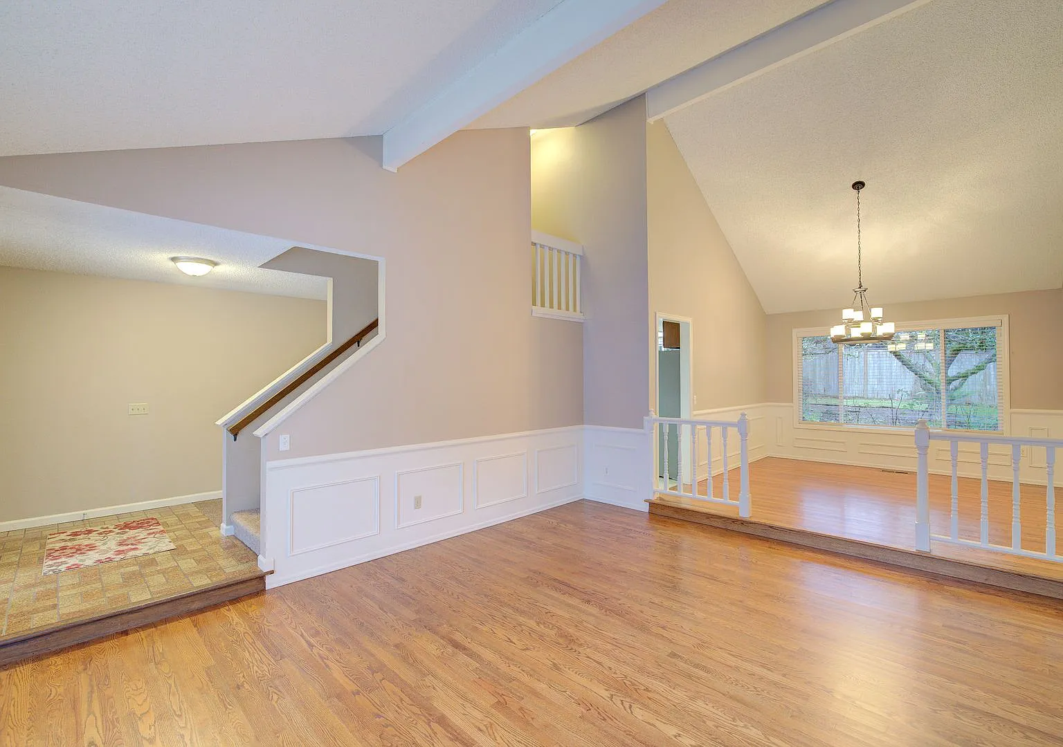4Bd/2.5Ba Redmond Home — Photo 3