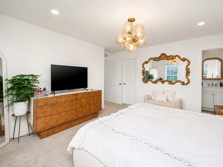 800 Gillian Ln #800 — Photo 17