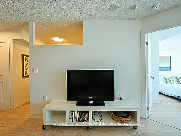 125 Western Battery Rd #913 — Photo 14