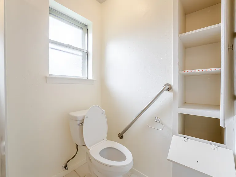 105 E Woodbury Dr — Photo 10
