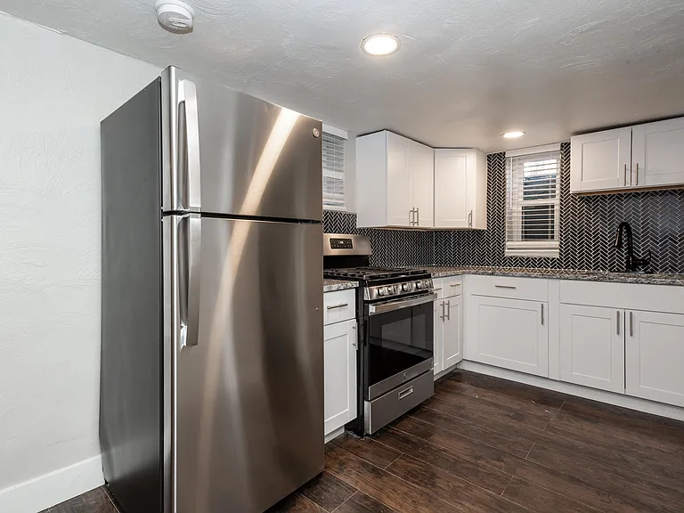 1030 N Washington St — Photo 22