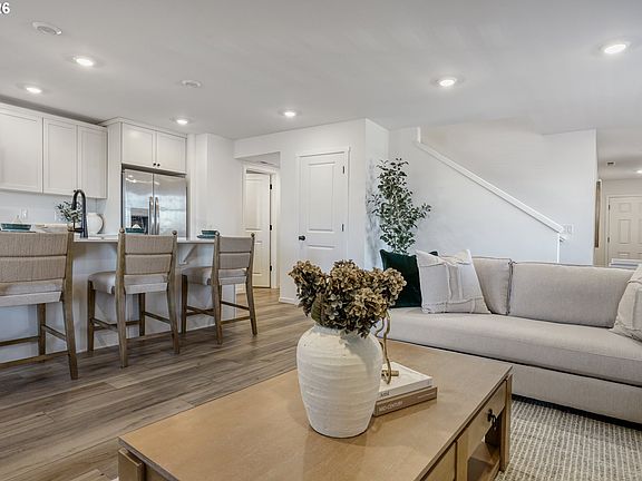 5th image of 531 Spring St