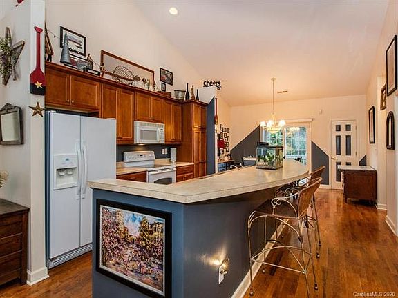 5th image of 497 Toms Hill Dr