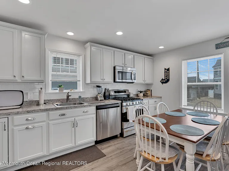 24 Virginia Ave — Photo 14