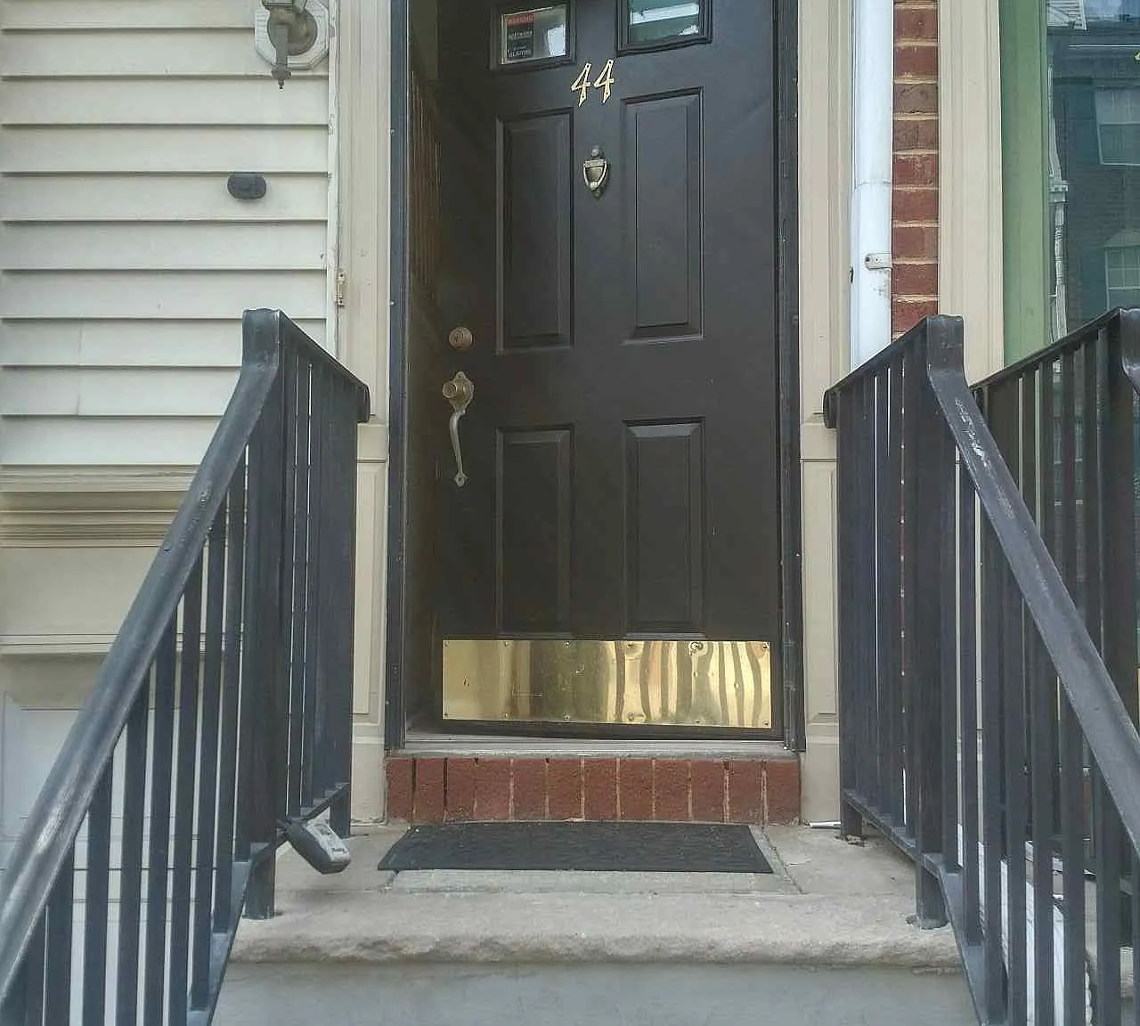 44 Krueger Court (P3 | T2) - 1 - Downstairs Studio Suite — Photo 1