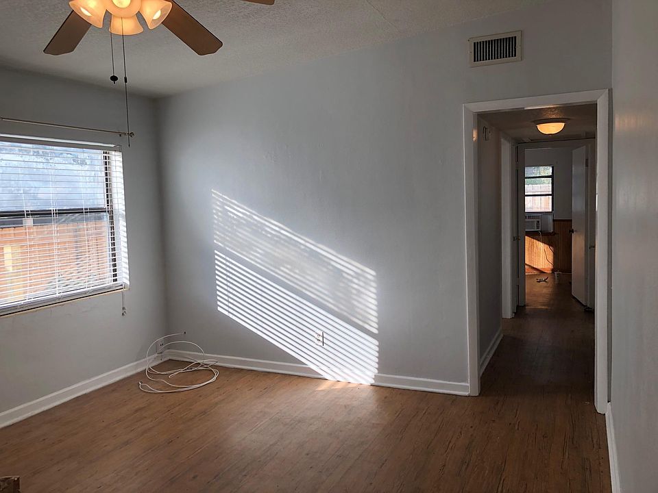 2nd image of 552 Myra St
