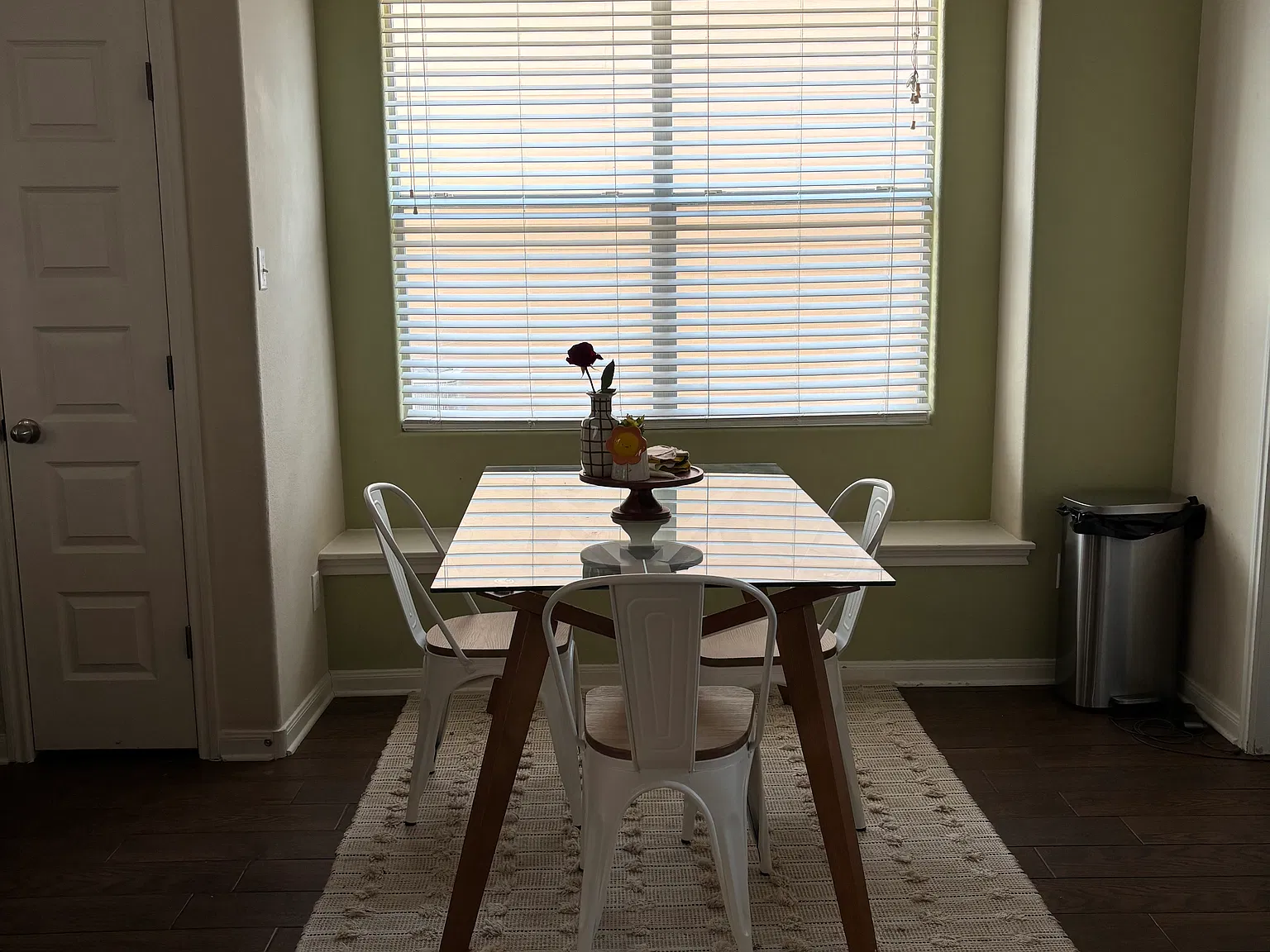 2 bed, 1190 sqft, $2,400 — Photo 4