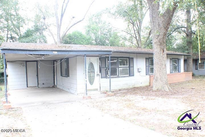 1st image of 2452 Thrasher Ave