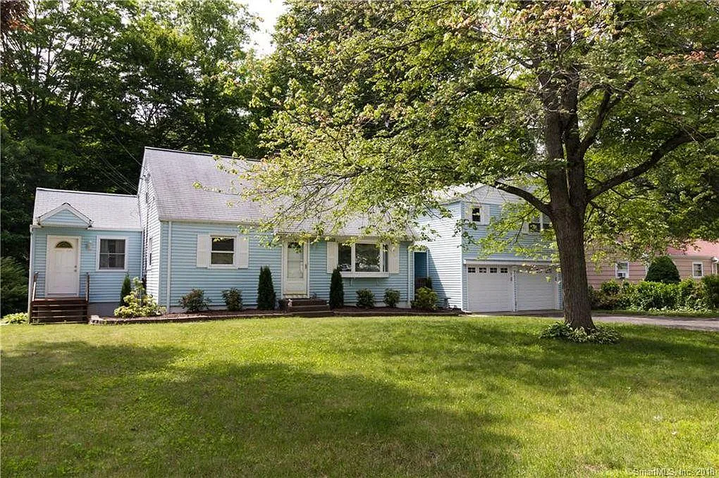 5 bed, 2.5 bath, 3000 sqft, $5,000 — Photo 1