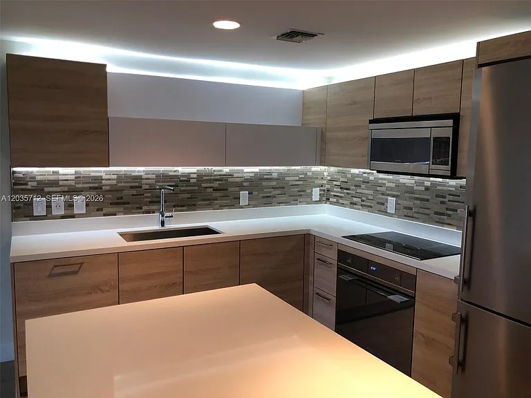 16385 Biscayne Blvd #519 — Photo 36