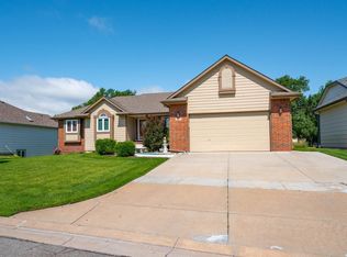 105 S Brownthrush Cir, Wichita, KS 67209