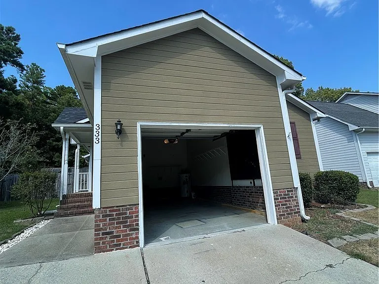 333 Abbottswood Dr — Photo 3