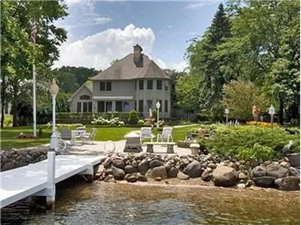 N2010 700 Club Dr #1/1, Lake Geneva, WI 53147