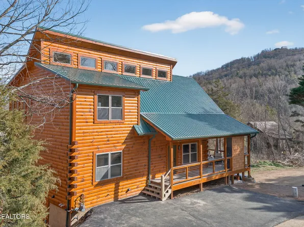 3138 White Falcon Way, Pigeon Forge, TN 37863