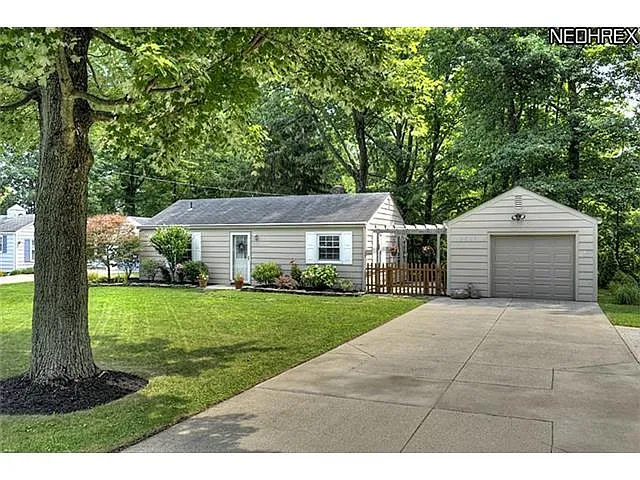 8631 Usher Rd photo 1