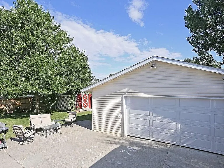 2911 Vermillion Dr — Photo 18