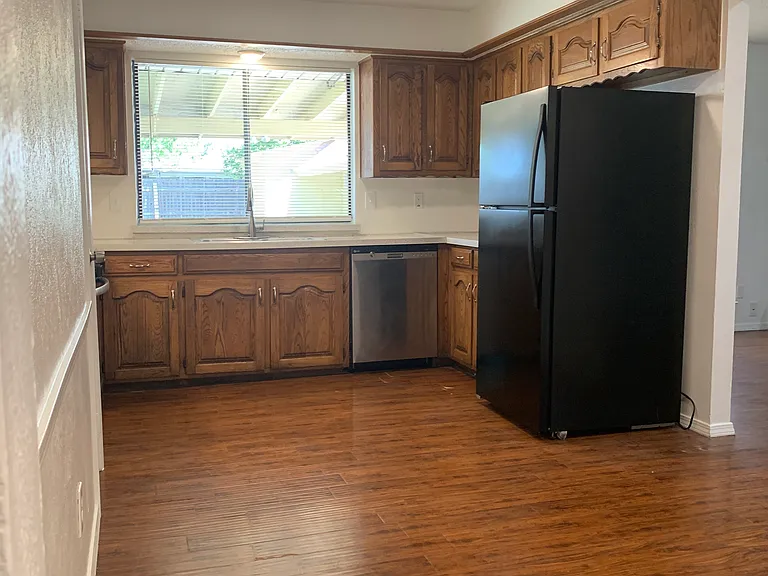 2926 Lake Park Dr — Photo 4