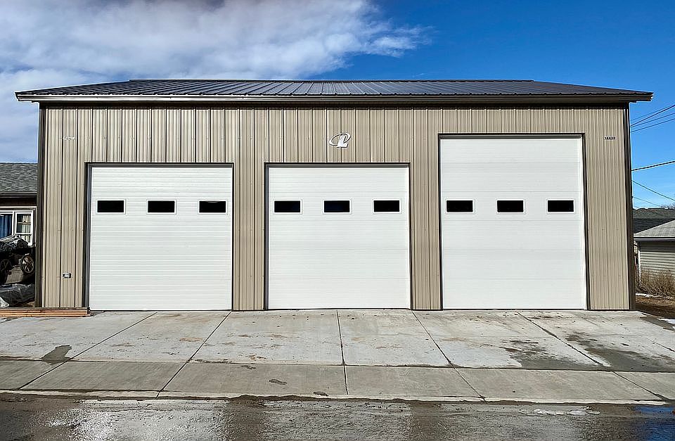 2nd image of 1043 W 10th St