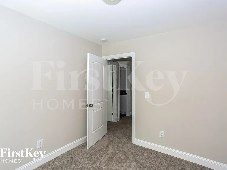 2031 Samantha Dr — Photo 9