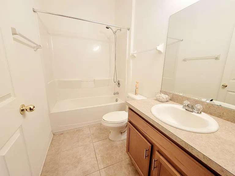 412 Summerlyn Dr — Photo 16