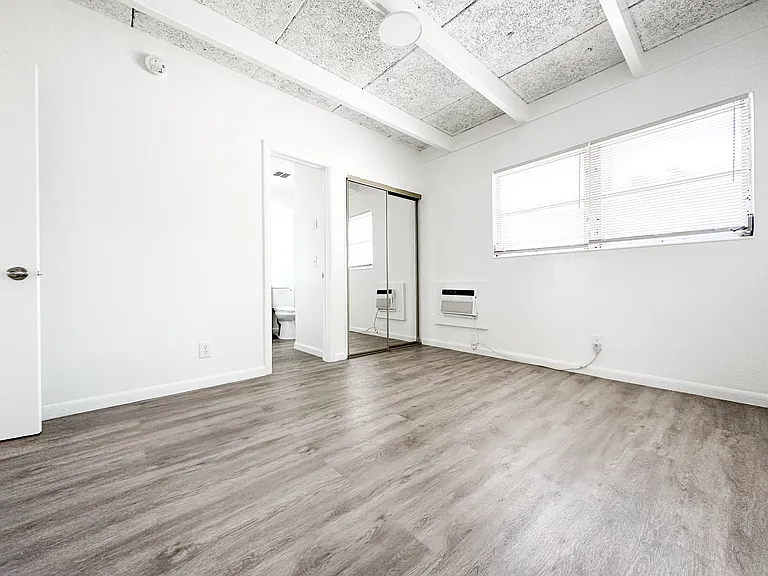 1025 S K St #5 — Photo 8