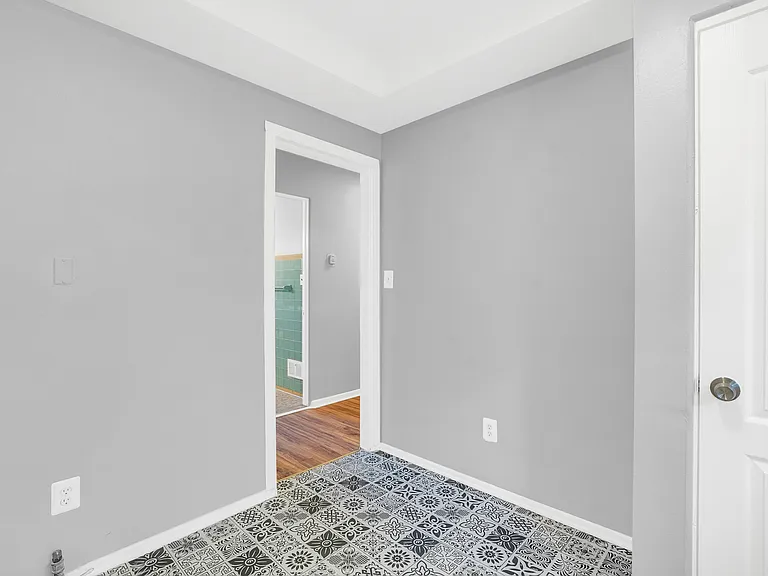 9900 Bishop St — Photo 15