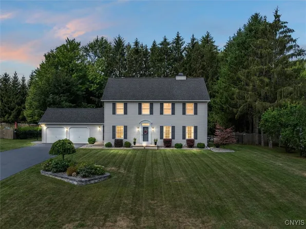 12 Pippin Wood Dr, New Hartford, NY 13413