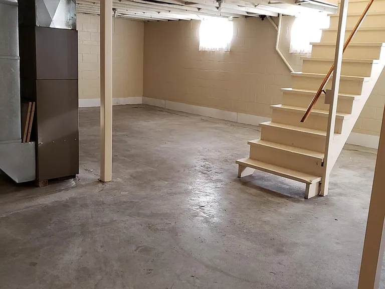 1346 Kundeck St — Photo 5