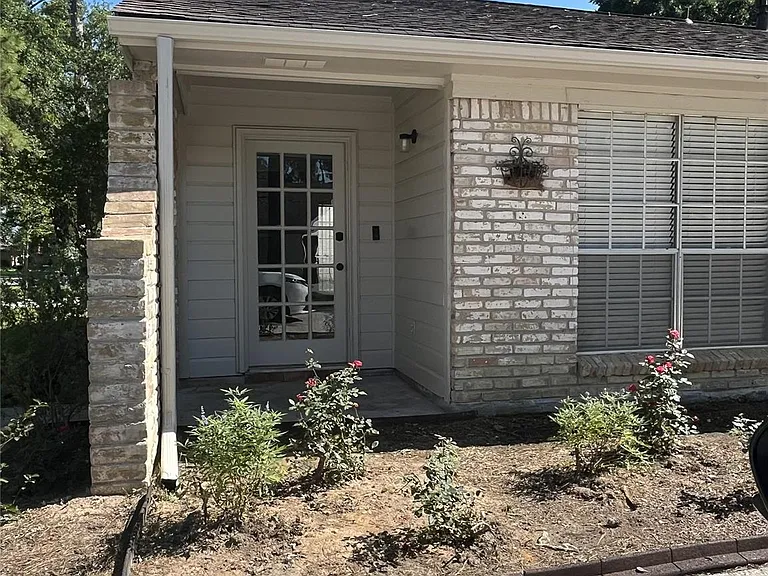 29031 Elmwood Dr — Photo 2
