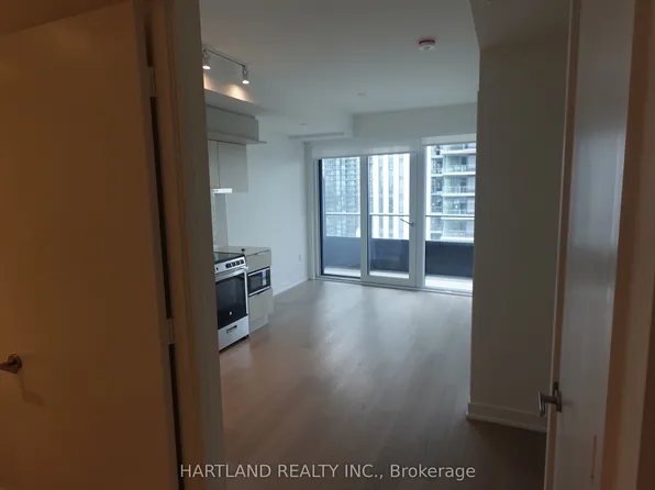 448 Burnhamthorpe Rd W #1801, Mississauga, ON L5B 0M5