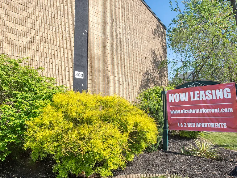 300 Broadwayapt #A10 — Photo 9