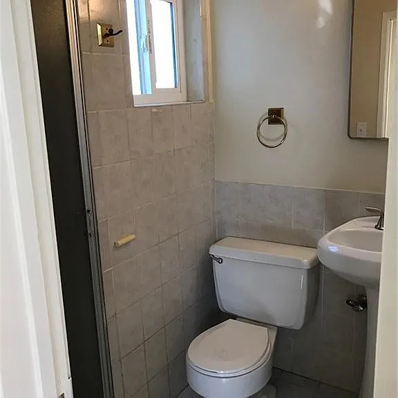 5609 Welland Ave — Photo 15
