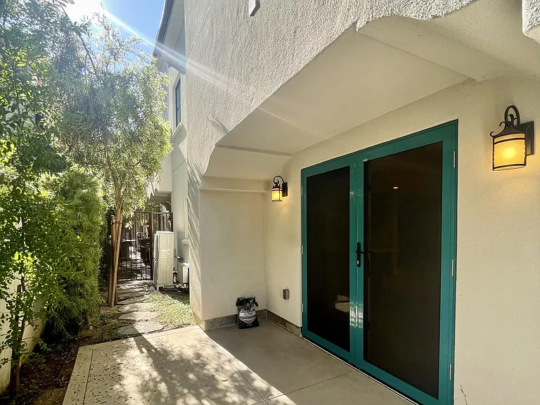 188 S Sierra Madre Blvd #4 — Photo 11