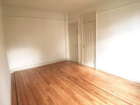 3rd image of 3470 Cannon Pl APT J11