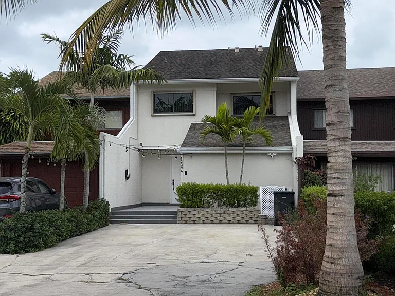 12394 Westhampton Cir — Photo 1