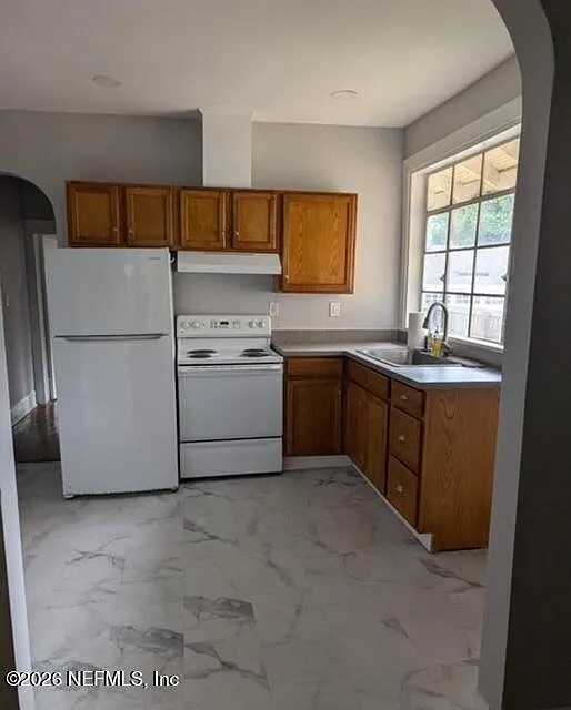 3 bed, 1.0 bath, 1100 sqft, $1,700 — Photo 4