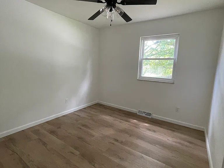 105 Chateau Dr — Photo 15
