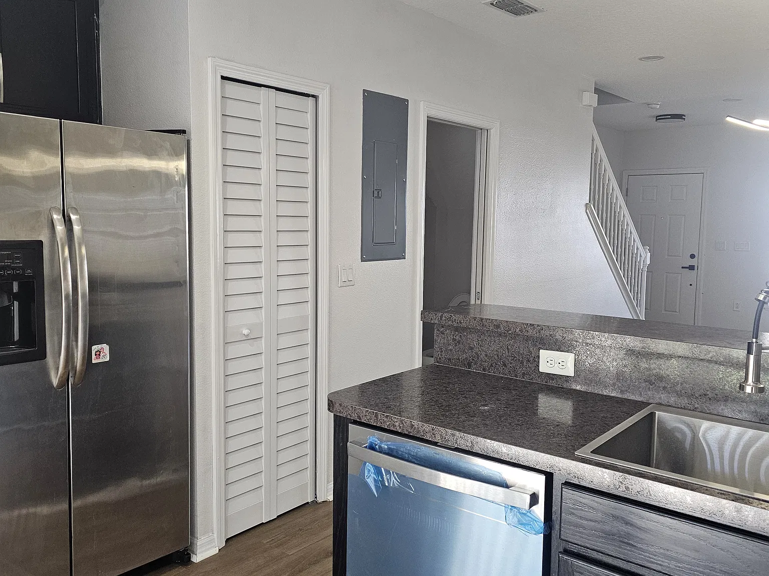 2 bed, 2.5 bath, 1100 sqft, $1,800 — Photo 4