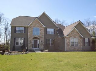 2821 Crystalwood Dr, Broadview Heights, OH