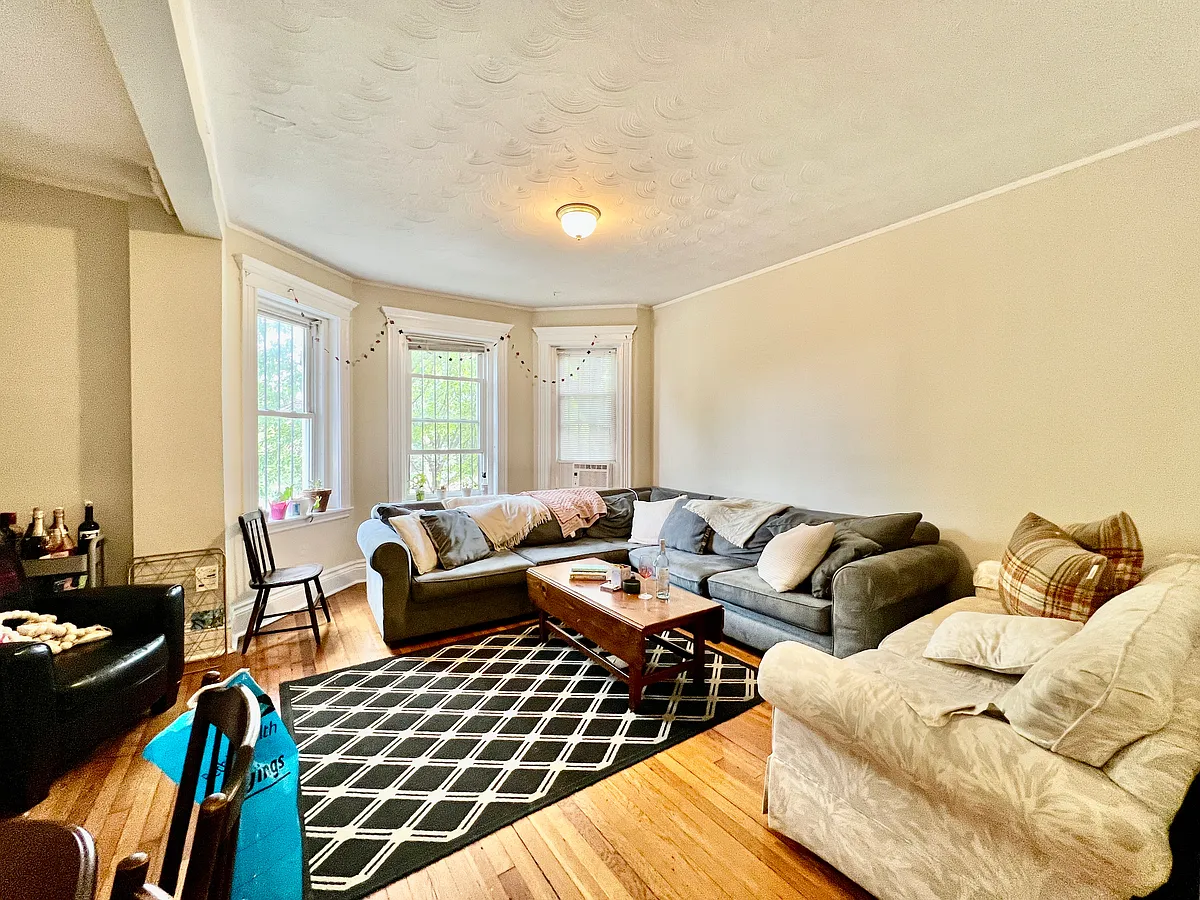 Building Photo - 1721 Commonwealth Ave #1